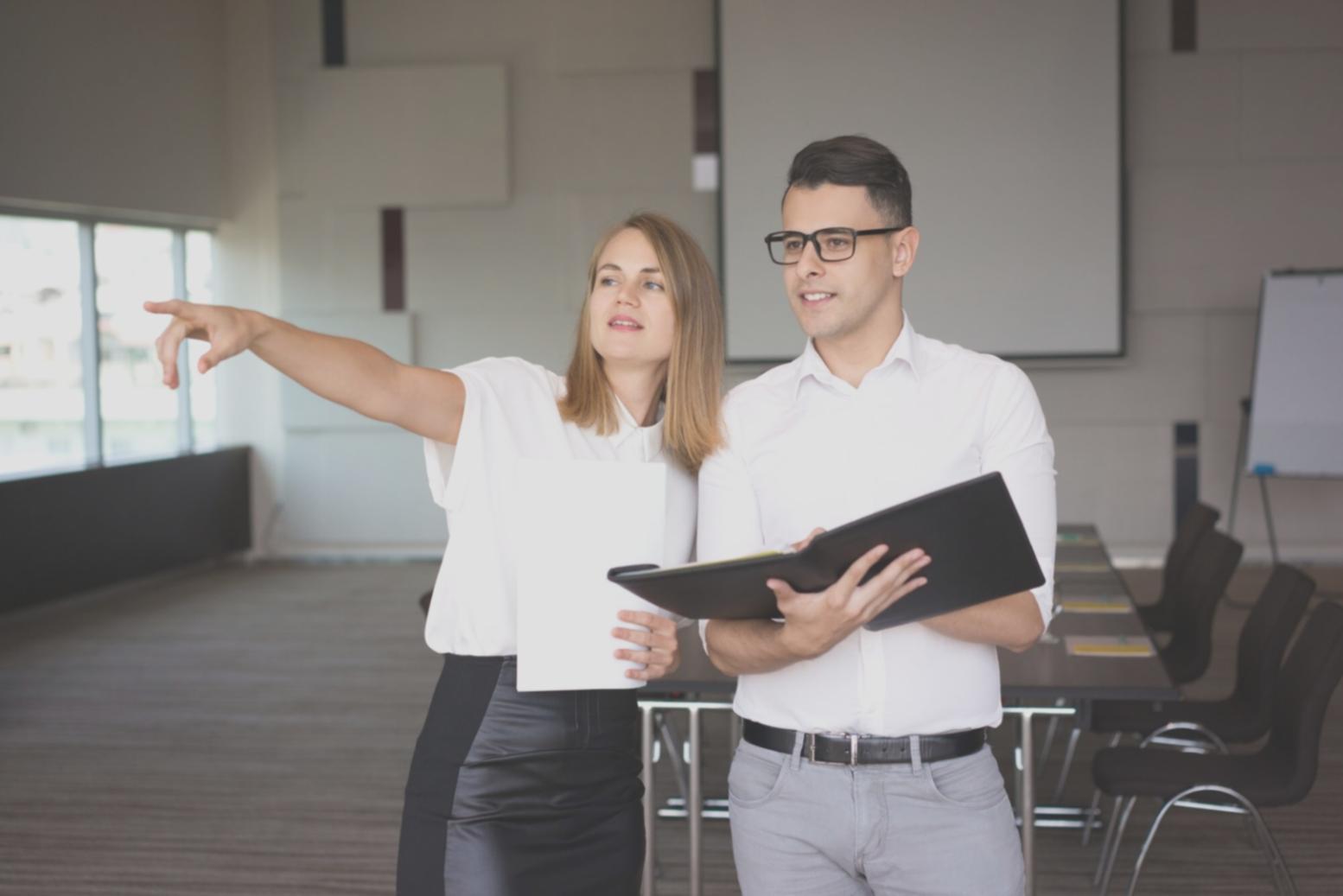 Finanzanalyst bei der Arbeit mit Bewertungsmodellen